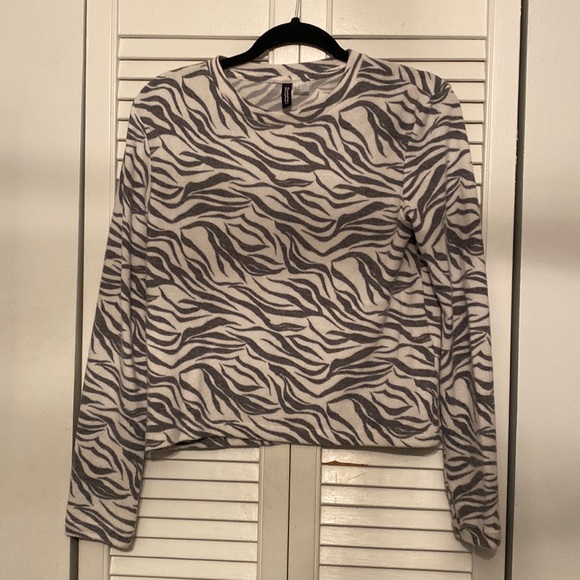 Cropped sweater - Picture 1 of 2